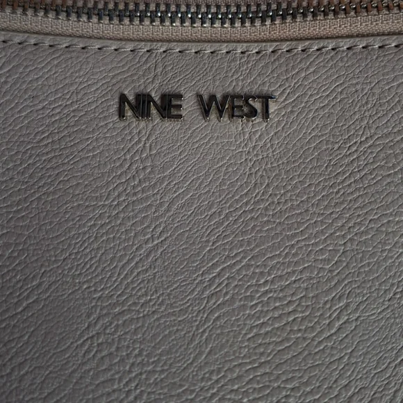 Nine West grey taupe and black crossbody bag - Picture 3 of 9